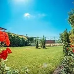 Green Fort * Σάνι Μπιτς
